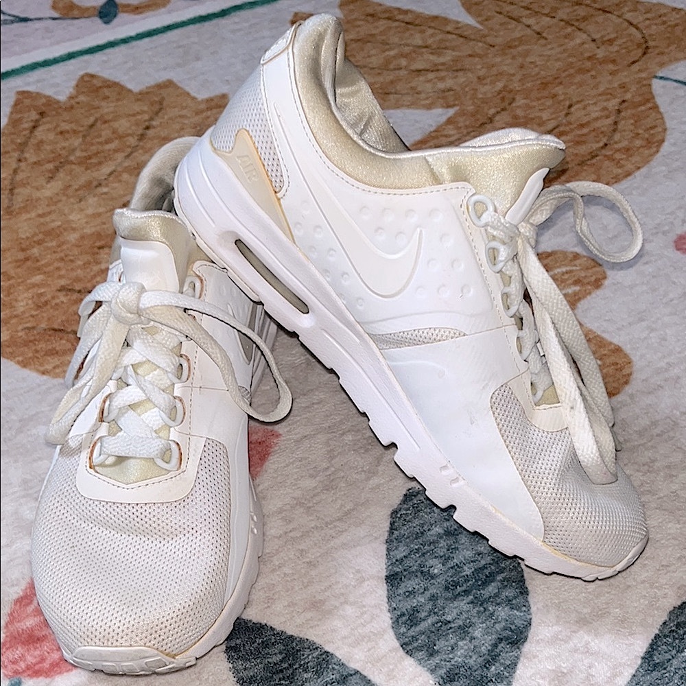 Nike Air Shimmery Ivory and White Running Shoes Womens 7.5